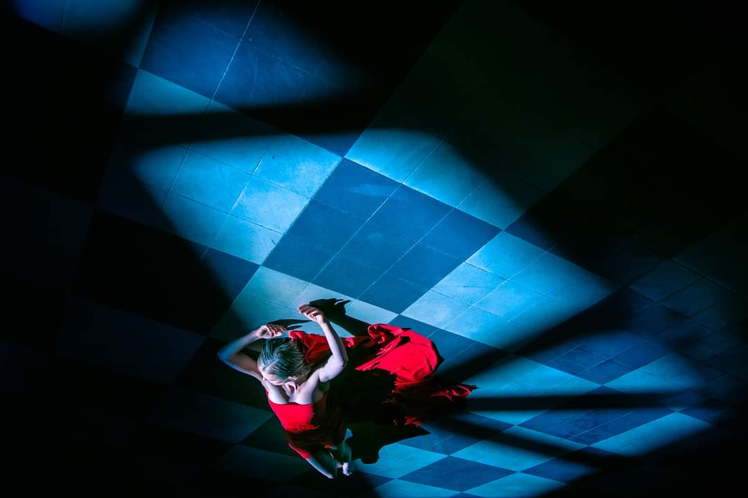 El rojo ensueño.
#dancers #photography #artist #art #escenarios 
instagram.com/silfurfari.fot…