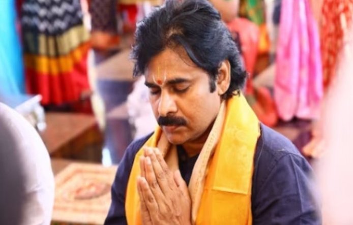 NewsAlgebraIND's tweet photo. HUGE 🚨 - Mass leader & Superstar Pawan Kalyan supports BHARAT Name🔥🔥.

He said India is a name bestowed by British colonial rulers while Bharat is the Nation’s indigenous and original name♥️
& Adopting Bharat as the official name would reaffirm India’s identity and independence ⚡