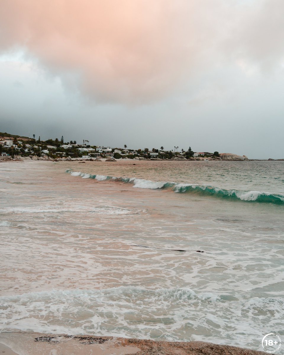 Dreamy sunset hour at Clifton 1st 🌊💛 #FollowTheSunsetZA #CoronaSunsets #ad <a href="/CoronaAfrica/">CoronaAfrica</a>