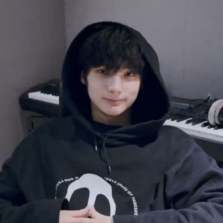pacarku
maaf ya awoakwoak baru tak folback ehe 😘😘 @Kai02TK
