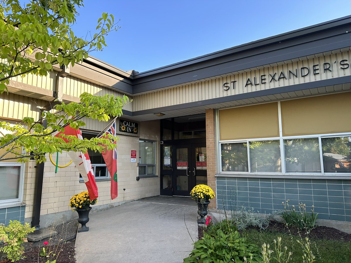 StAlexDragons's tweet photo. Our #stalexander school community welcomes everyone back for another great school year.
#WelcomebackNPSC #STAdragons #npsc_schools @CatholicEdu @npsc_schools https://t.co/5YXy2sqDpd