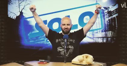 cedriccizaire's tweet photo. C'est là qu'on a tous peur d'avoir des auréoles sous les bras !
Trop content de reprendre la rigolade 🥊
@SoloSurVL, c'est fait, et maintenant on se retrouve sur @rirechansons jusqu'à 20h!
Je vais vous faire oublier que c'est la rentrée et que vous êtes toujours en couple 😁🤣 https://t.co/FRkv0Sz9nj