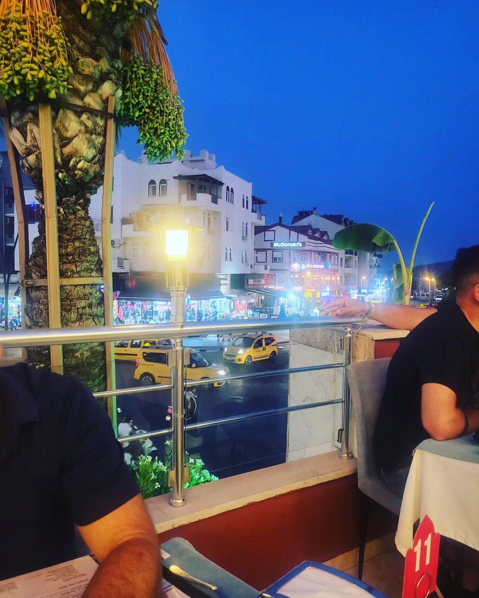 ChelseaHinz3's tweet photo. Dinner with a view #marmaris #tajmahal https://t.co/vcpb33hkDW