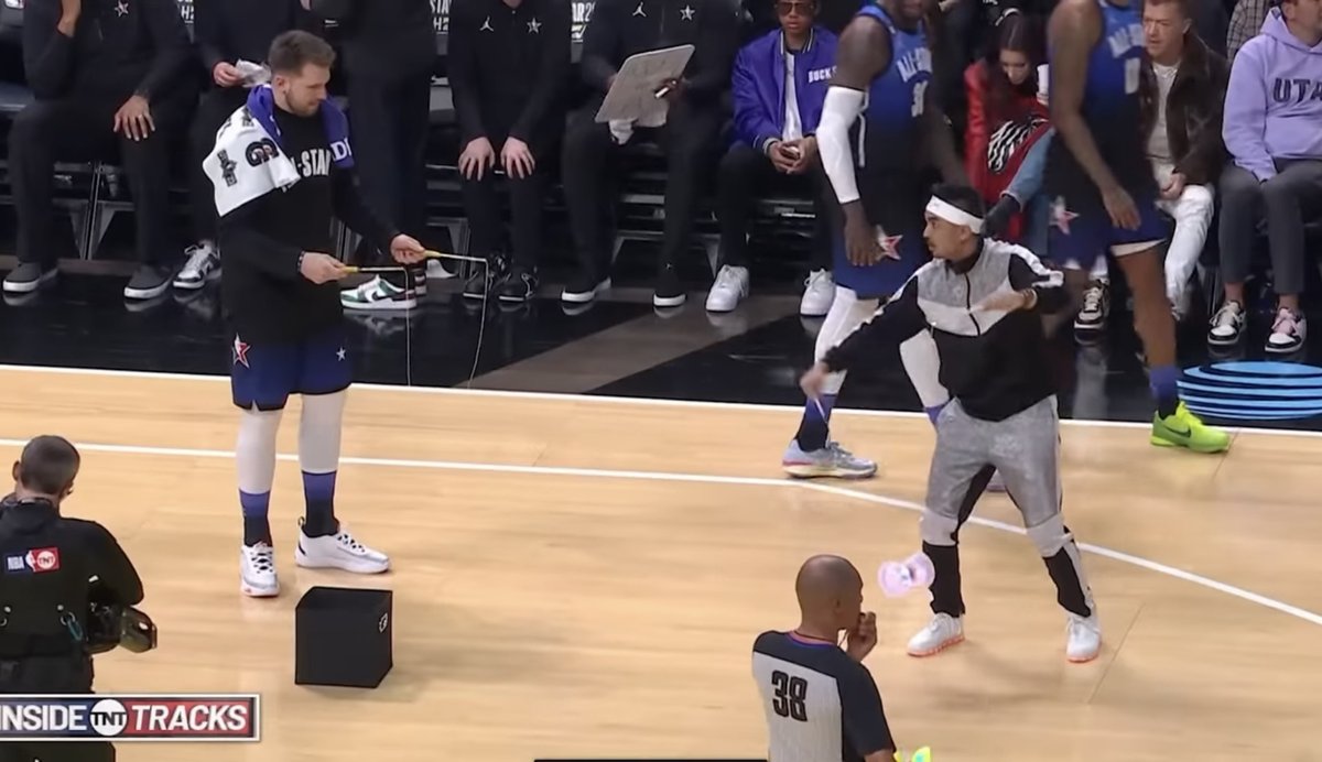 spyrosbros's tweet photo. 🚨 Dallas! We're coming back November 28 to perform Halftime for the Mavs! Reuniting with @luka7doncic since the All Star Game 🤣
#nbahalftimeshow #diabolo #halftimeshow https://t.co/WnbEYoBlTT