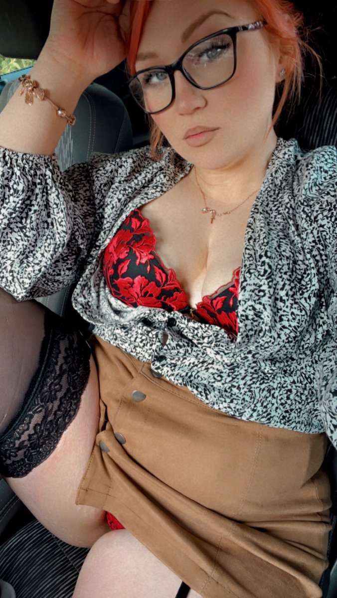 Bethhy121's tweet photo. @GoddessGothx Can I just say you all look absolutely stunning 😍😍 just a teeny bit of red as I’m a bit shy 🤭 https://t.co/P3GGjqD6iB