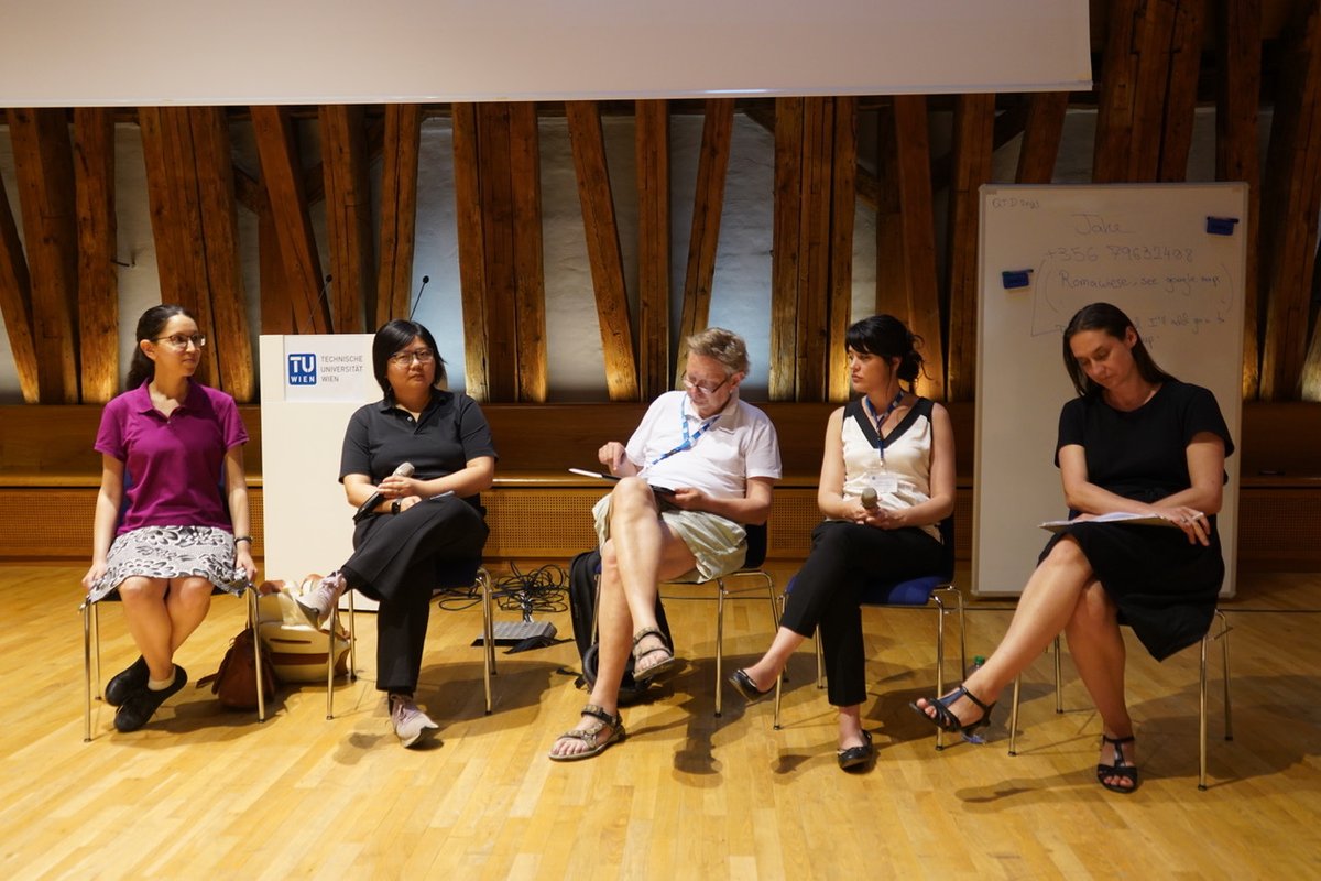 Official photos of the panel discussion at #QTD2023 just arrived. I was pleased to hear no comments about 4 of the 5 panelists' being women (although comments may have been made outside my hearing). The panel simply felt natural. #alices <a href="/NAresgroup/">Natalia Ares group</a> <a href="/NellyNgHY/">Nelly Ng</a> <a href="/QThermodynamics/">Quantum Thermodynamics</a>