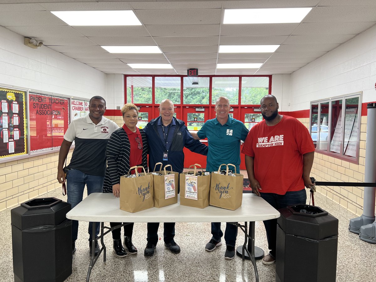 THEHamptonHigh's tweet photo. Check out the happenings from our 1st week at THE Hampton High! Inspiring the great minds of Crabbers! Also, thank you to @MyLibertyLive for "popping" by to reward our staff! #WeAreHCS #CrabberPride https://t.co/0kvdwuiERS