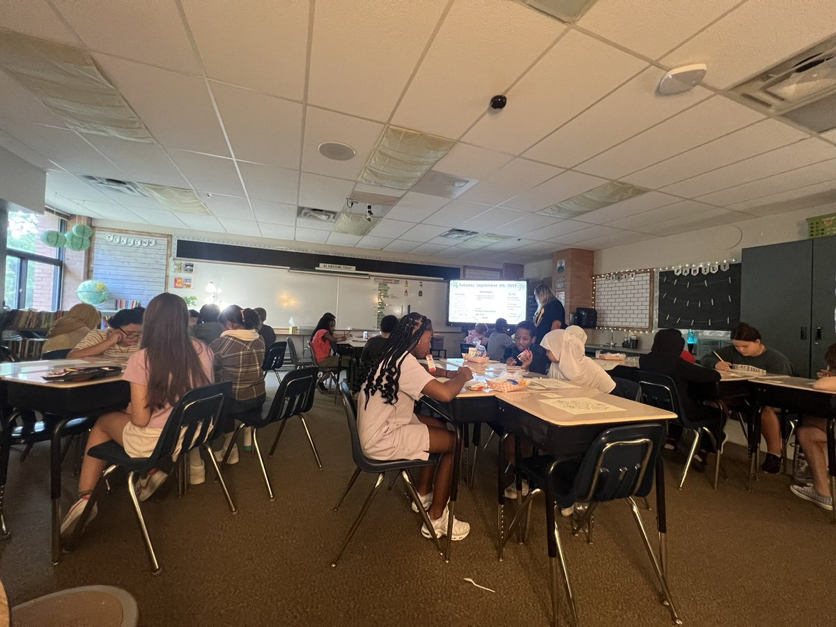 gideon_pond's tweet photo. Our 5th graders are off to a great start. We are excited for their journey this year and the leadership they bring to our school community. So proud of our 5th-grade teachers, Mrs. Rau and Mrs. Selby! #One91BackToSchool #FutureReady #CommunityStrong #PondPride https://t.co/LMiukAKG3T
