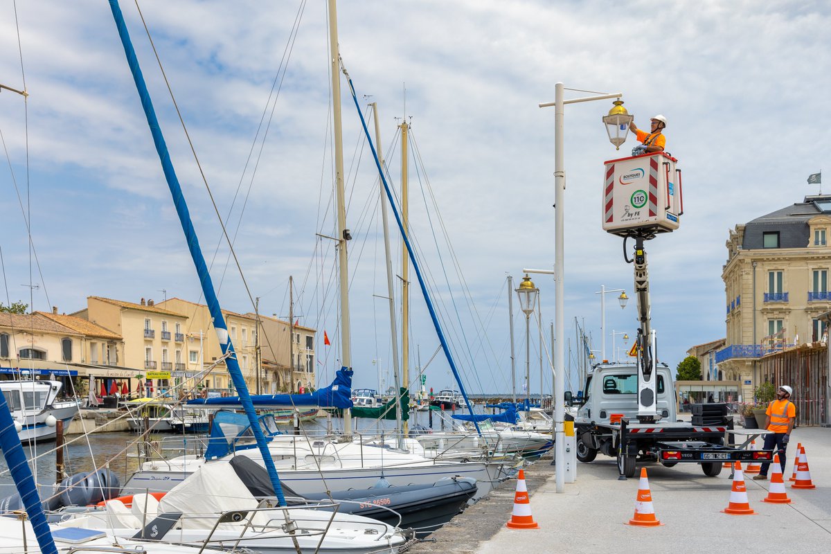 Bouygues_ES's tweet photo. 👉 La mi-contrat de l’éclairage public de Marseillan, c’est cette année ! Place au bilan.
🎉 Les équipes de @Bouygues_ES et les élus célèbrent la mi-contrat de ce Partenariat Public-Privé (PPP) de 20 ans.
#Marseillan #Eclairagepublic #Citybox #PerformanceEnergétique https://t.co/BFpD4uzBxZ