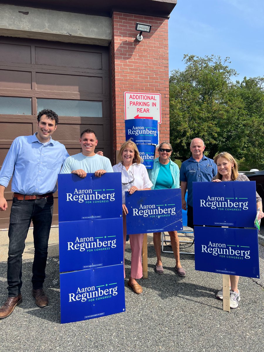 AaronRegunberg's tweet photo. The crew is out in force in Bristol! Lots of love with @sdonovanbristol @BrandonPotterRI and @SharonWoll27721 https://t.co/LUAuh2D0mt