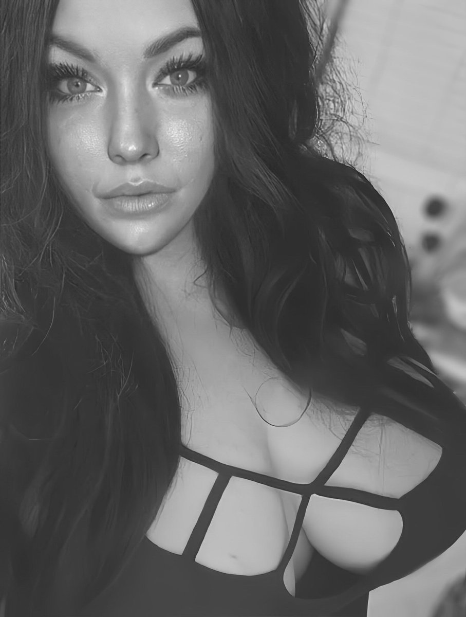 pinkmagiclala's tweet photo. Because black and white is hot https://t.co/dhQh5NcgtS