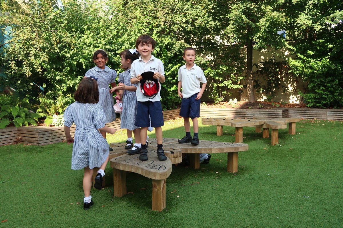 NewtonPrepSch's tweet photo. πππ So heartwarming to see the smiles on pupils' faces as they reunited with their friends and teachers after the long summer break! π₯°#BacktoSchool #FirstDayofSchool #NewtonLearning #NewtonProud https://t.co/Uy8xYaNhCK