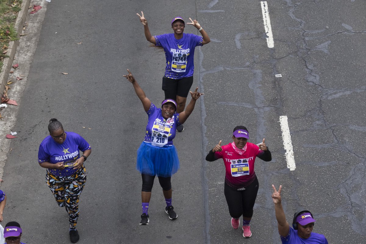 Smiles for miles at the Hollywoodbets Durban 10km race! 😄🏃‍♀️🏁

Check out our Facebook Page for more photos from the Hollywoodbets Durban 10km 🎉

#HollywoodbetsDurban10km #HWB10km #asigijime #HWAC