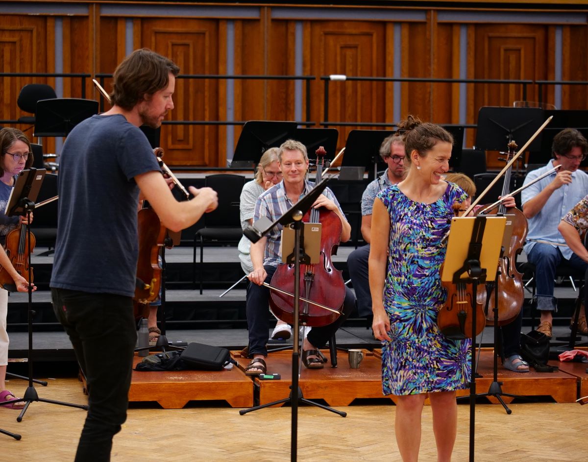BrittenSinfonia's tweet photo. "We definitely feel we can be most ourselves when working without a conductor."

Here’s some behind the scenes photos of our Proms rehearsals this week showing all our players sharing ideas, with a lot of laughter along the way!

Listen live tomorrow at 7:30pm on @BBCRadio3 https://t.co/G1DFiDGyKm