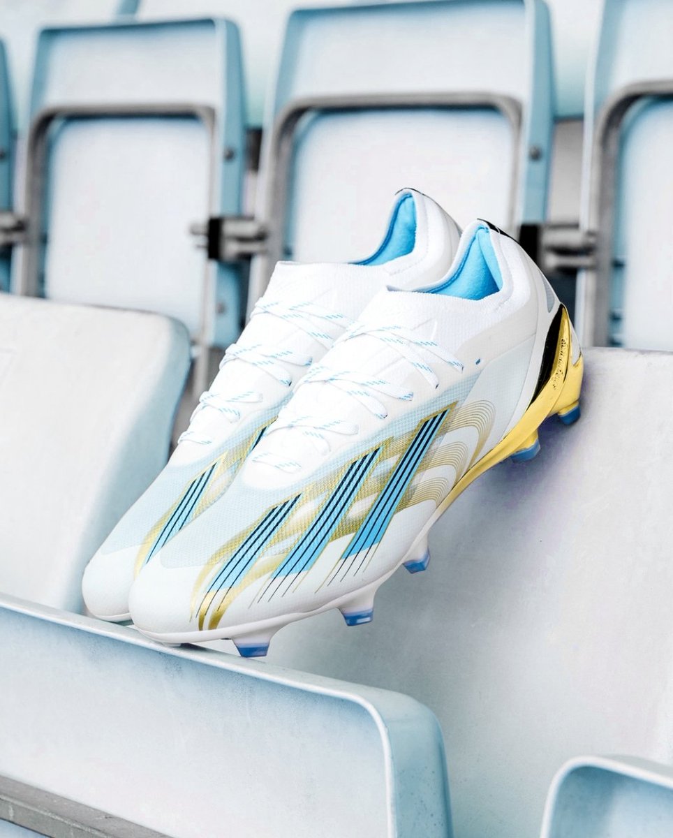 idextratime's tweet photo. Adidas merilis sepatu teranyar edisi terbatas untuk Lionel Messi. 🐐

Diberi nama Las Estrellas yang terinspirasi dari gelar juara Piala Dunia 2022. 🇦🇷

Dengan 3 bintang emas + logo GOAT di tumit, sepatu ini dibanderol dengan harga Rp18,3 juta saja. ⭐⭐⭐

#Blibli @bliblidotcom https://t.co/0LX5nLgxLA