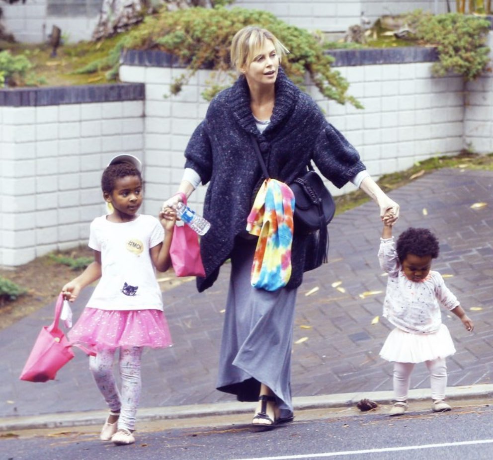 Sondeo Tuitero 

Está de acuerdo que las "estrellas" de Hollywood adopten niños para vestirlos como niñas?

NO: 🔄
SÍ: ♥️
.
.