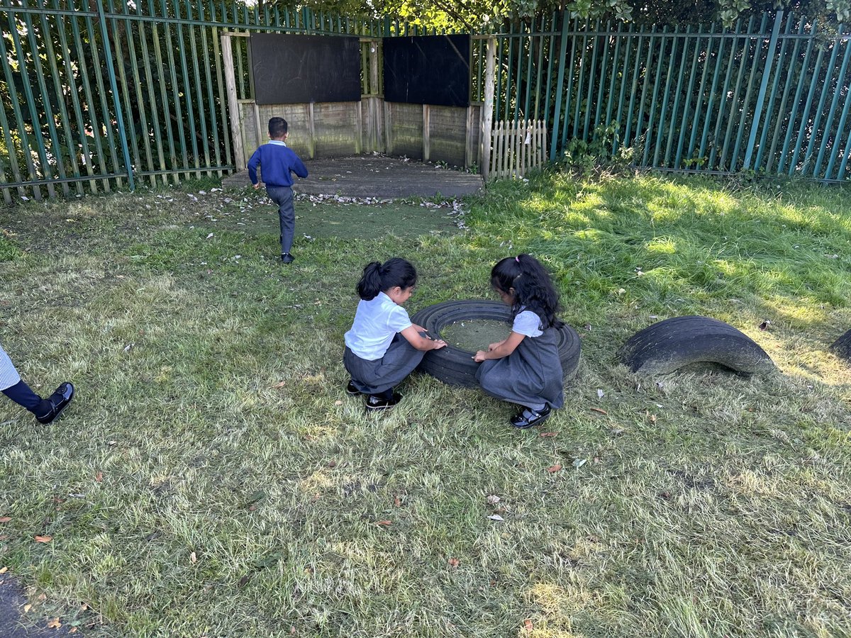 StPaulsBolton's tweet image. Year 2 have been investigating different materials and their properties. #Year2Science #stpaulsscienceab