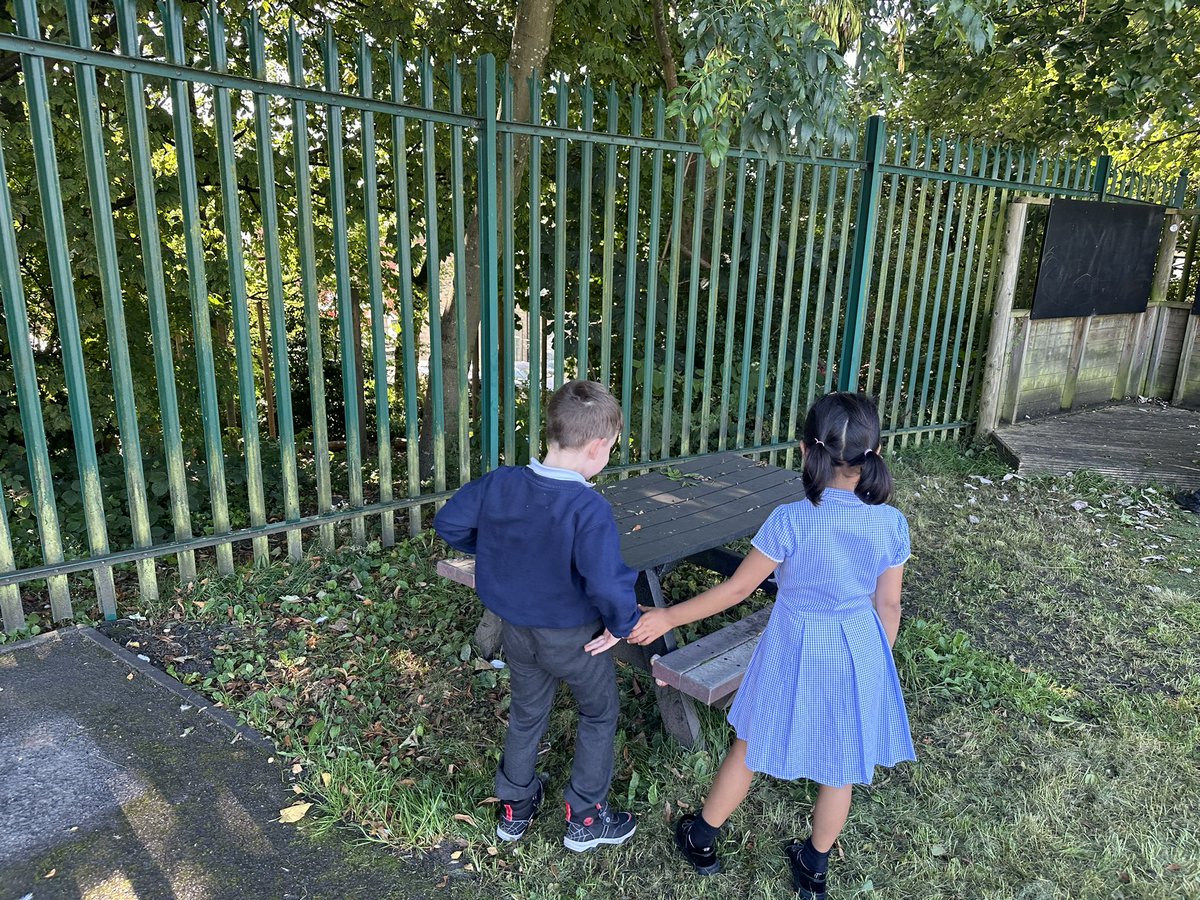 StPaulsBolton's tweet image. Year 2 have been investigating different materials and their properties. #Year2Science #stpaulsscienceab