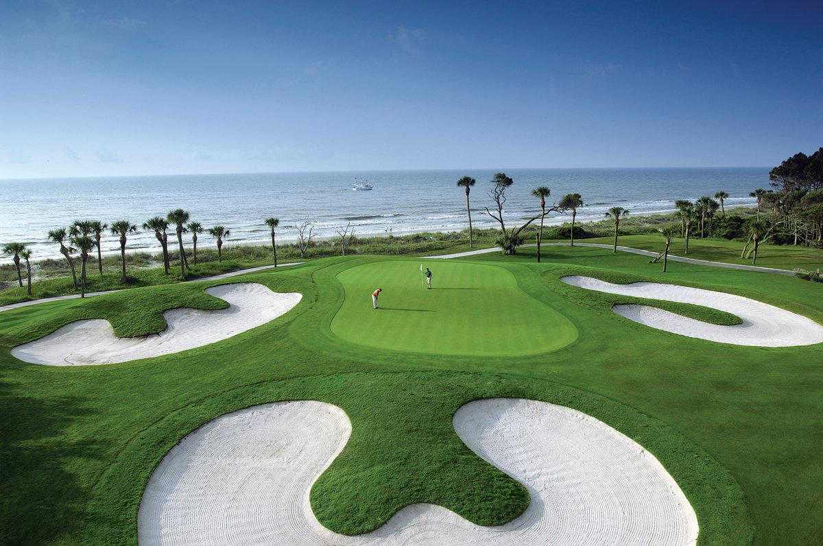 GolfBuddyTours's tweet photo. Discover golfing bliss on Hilton Head Island! ⛳️🌴 With 40+ championship courses, stunning views, and Southern hospitality, this golfer's paradise is a dream come true. Don't miss the prestigious RBC Heritage Classic at Harbour Town Golf Links. 🏌️‍♂️🌟 #HiltonHead #GolfParadise https://t.co/wLg26f8Pn7