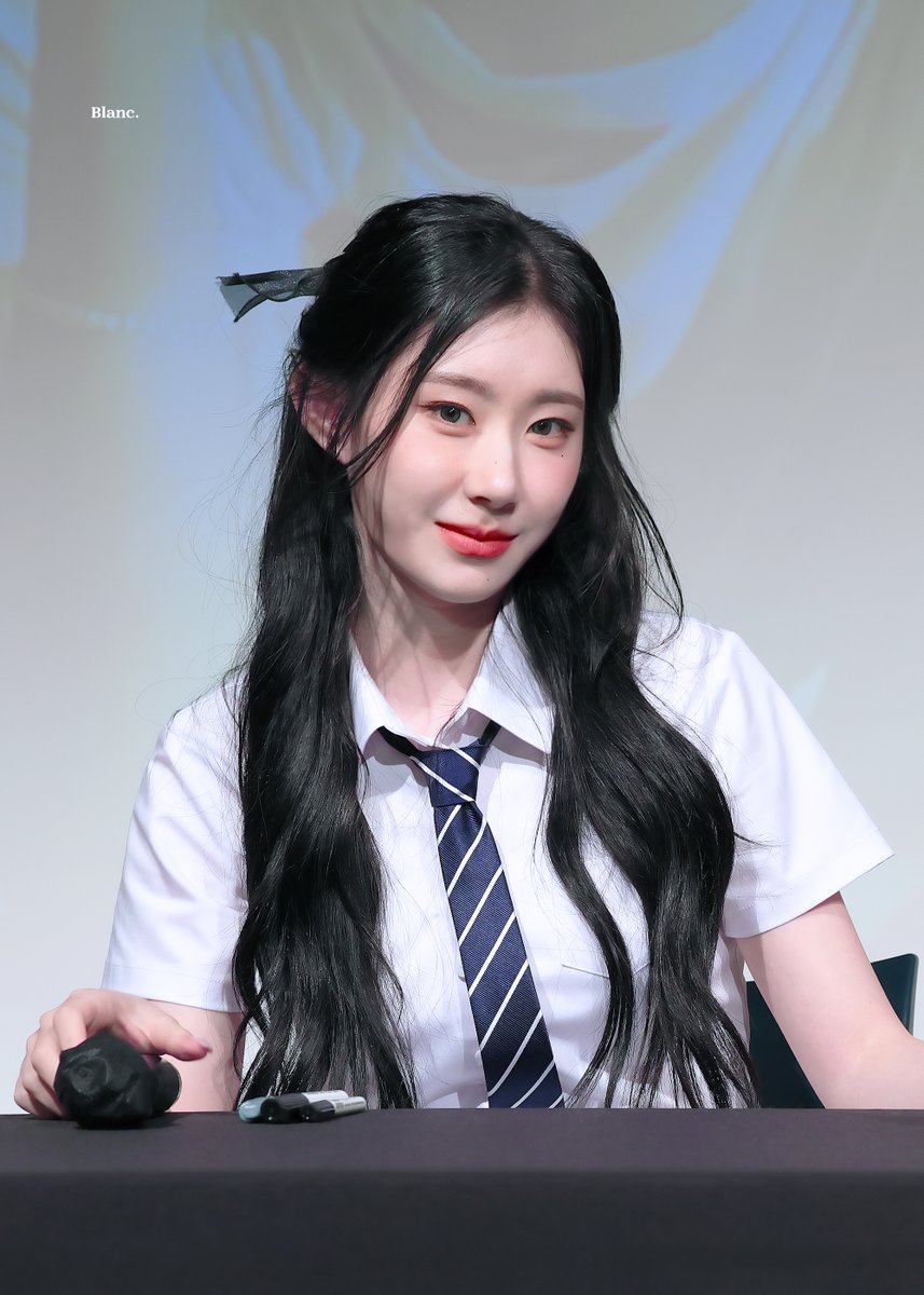 blanc_lcr's tweet photo. 230903 팬싸인회
#ITZY  #있지 #CHAERYEONG #채령 https://t.co/sjDDKyLUuC