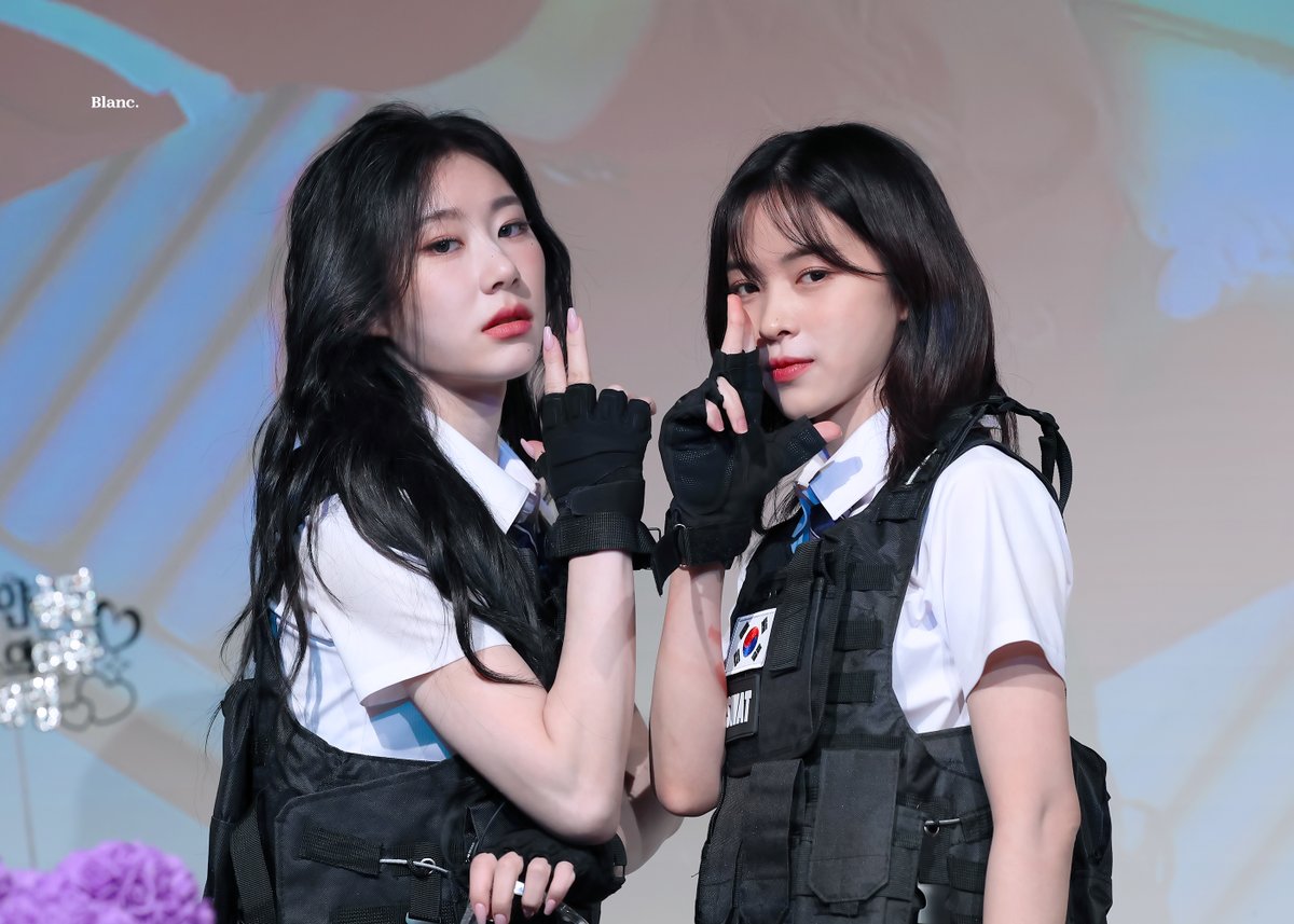 blanc_lcr's tweet photo. 230903 팬싸인회
#ITZY  #있지 #CHAERYEONG #채령 https://t.co/sjDDKyLUuC
