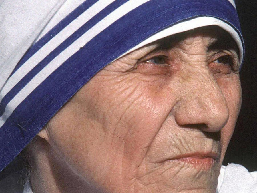 Josekcampos's tweet photo. #TuesdayMotivation
Today, remembering 📷#TeresaDeCalcutta🙏 on the #26Anniversary of her goodbye.
August 26, 1910 - September 5, 1997
"The hunger for love is much more difficult to eliminate than the hunger for bread..." #Teresa🙏
The greatness of a little woman https://t.co/mIvvPdSxi1