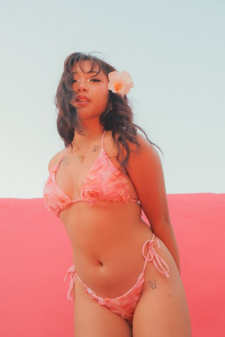 🌺 island girl 🌺 https://t.co/f2gYYcyoxK