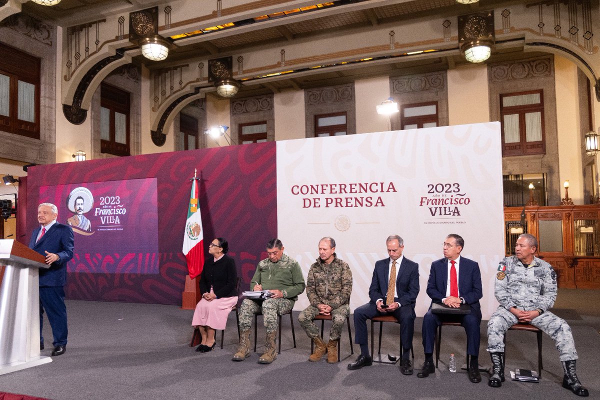 CMXNoticias's tweet photo. #POLÍTICA
Llamaría López Obrador a que también en los estados haya #ReformaJudical
* #ReformaJudical sí es prioridad. Enfatiza
https://t.co/ycIqAwFL4u
#CMXNoticias @lopezobrador_ @GobiernoMX https://t.co/I0TqriaTMx