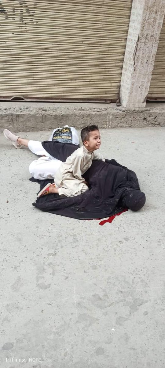 JanoonSakhi's tweet photo. ده دا ماشوم انصاف تمه به له چا نه کو..؟
@AimalWali 
@Khadimhussain4 
@khybereena https://t.co/GZrgtHeOSq