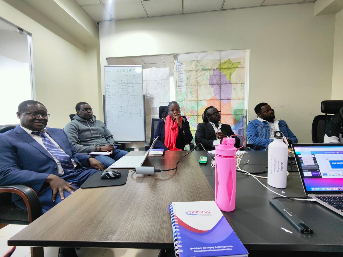 timconeng's tweet image. Another staff capacity building forum during our 'Lunch and Learn Session".
As part of Timcon's core values is capacity building. A key tool, vital to increase the efficiency and effectiveness of the company, and the staff. 

#Timcon #Staffgrowth
#Capacitybuilding #Corevalues