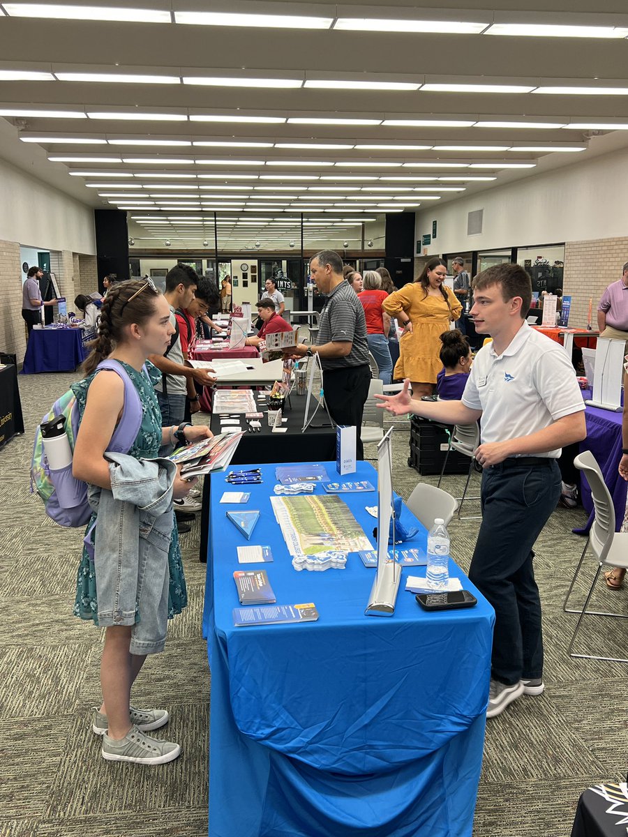 SCCCLiberalKS's tweet photo. Transfer Fair is underway! Until noon! #scccsaints #gosaints #transferfair #studentsuccess https://t.co/IuhcejnXtw