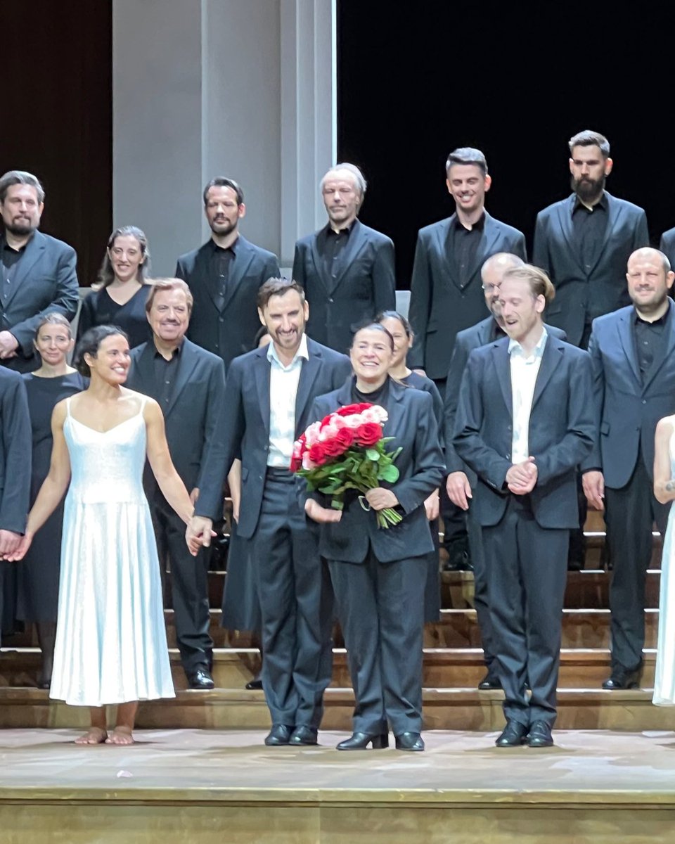 veronicawebb's tweet photo. Salzburg Opera Night 🎼 https://t.co/5hBuOzJdb0