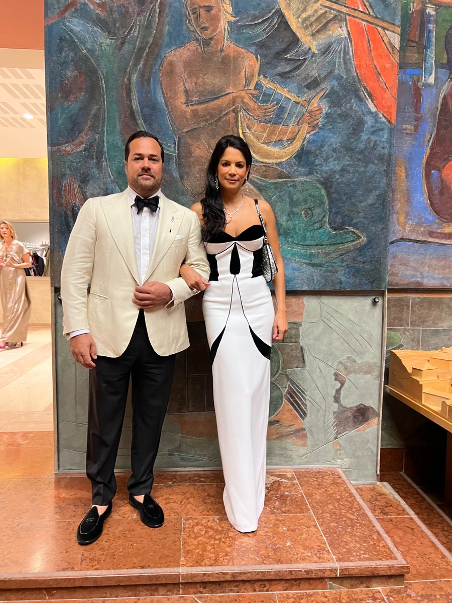 veronicawebb's tweet photo. Salzburg Opera Night 🎼 https://t.co/5hBuOzJdb0