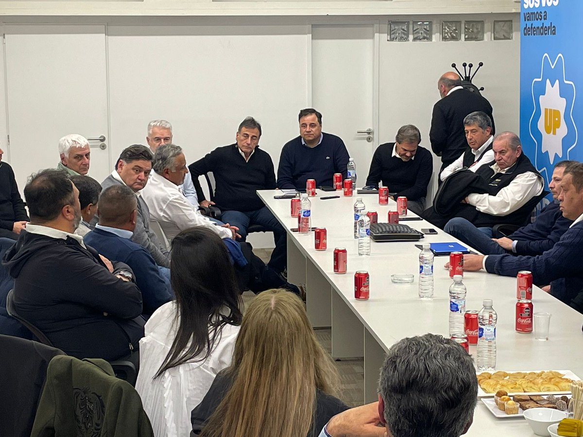 ManinoIriart's tweet photo. Referentes de los distintos sectores que integramos la Mesa Massa Presidente de Mar del Plata nos reunimos en Buenos Aires con @MalenaGalmarini, @RubenEslaiman y @Raul__Perez para avanzar en la estrategia electoral. https://t.co/zU3ebeoZX9