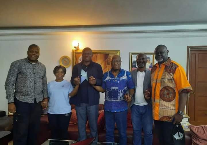 MBABESSA's tweet photo. Voici le #Gabon 🇬🇦dont nous rêvons : Unis dans la concorde et la fraternité...✌️
@BriceOligui 
@OndoOssaA_ https://t.co/vTaiHiqhKB