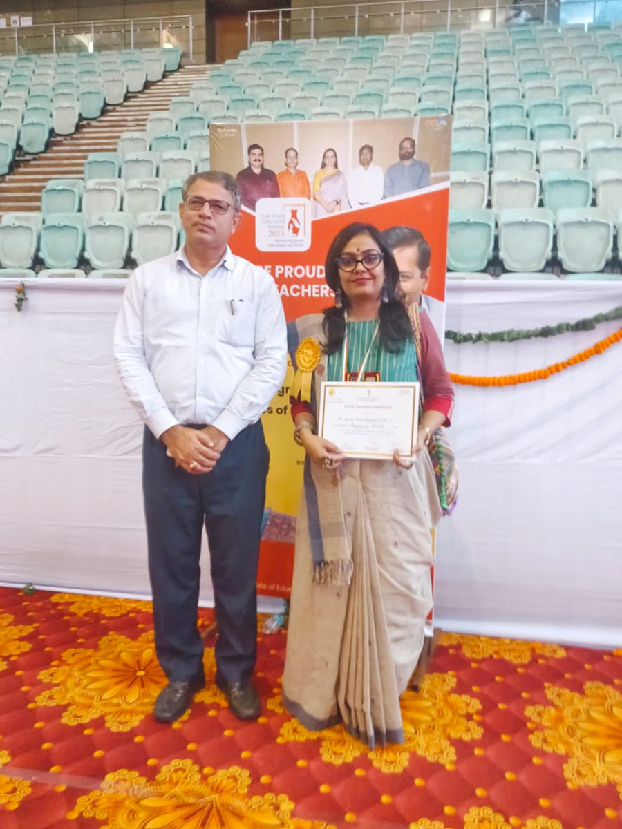 She has enormous potential to shape Young minds,grt enthusiasm to bring out creativity of students.Congratulations Seema Ma'am @creative1clouds from SOSE Andrewsganj for this achievement 'face of doe'.All the best for journey a head.
@chitranshiram 
@GbsssVarunMarg 
#statewards