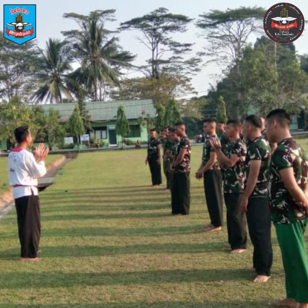 mp_samarinda's tweet image. Kegiatan MP Cab. Kota Samarinda, melaksanakan latihan rutin di Mako Yonif 611/AWL. Latihan tata gerak dasar dan penguatan menggunakan bambu raut merupakan materi utama yg diberikan utk mempersiapkan diri mengikuti kegiatan UKT
🔴🕊️⚪️
#ppsbetakomerpatiputih
#silat
#ipsi