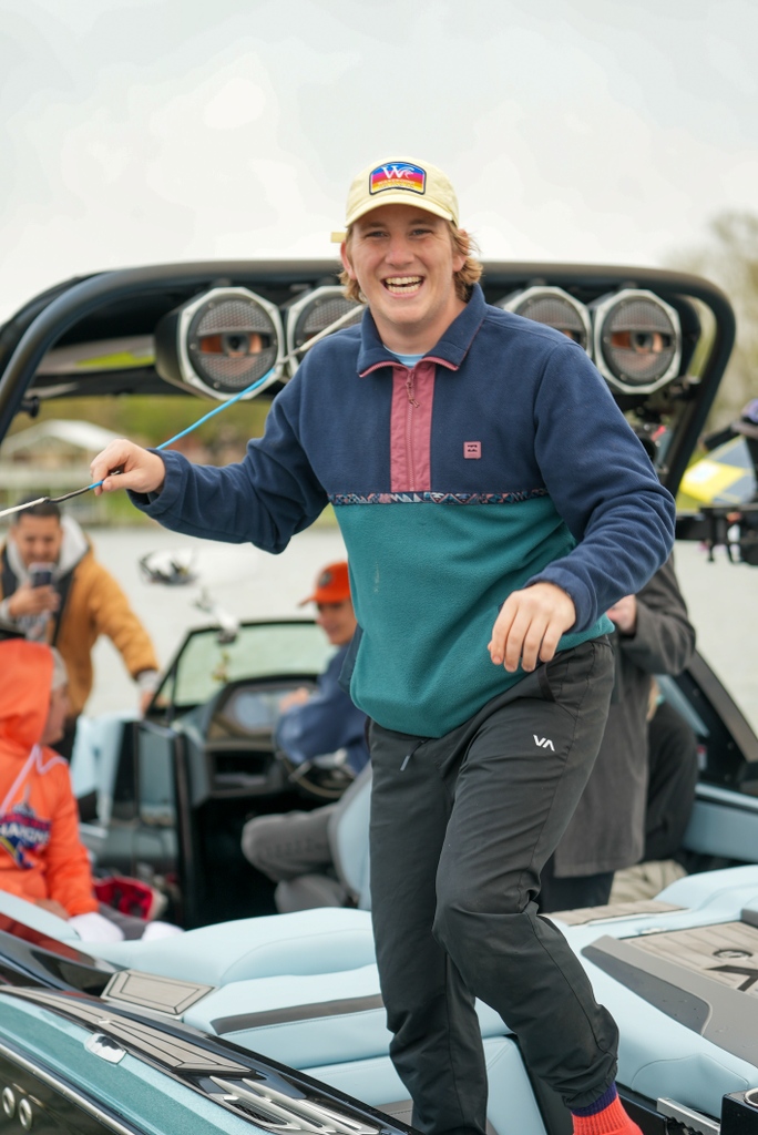All smiles at Waterworks 🌊 😁
_
#wakeboarding #wakeboard #wakeboarder #watersports #wakesurfing