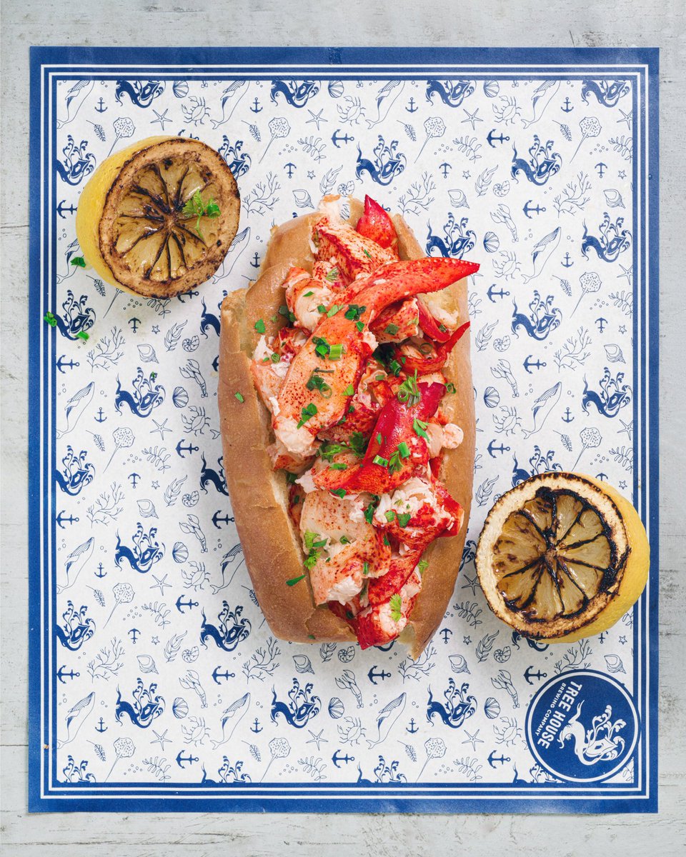 TreeHouseBrewCo's tweet image. Say hello to the Tree House Lobster Roll - a staple designed to accompany our scenic seaside taproom for many years to come.

Served three ways:

🔘Hot buttered
🔘Tree House Style - Served Cold with a light mayo, citrus, and herb dressing
🔘Drizzled in one of three aiolis -…
