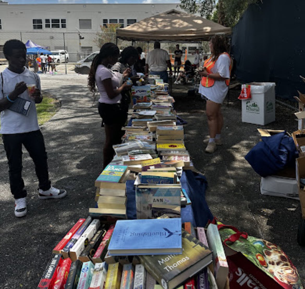 ReadRepeatOrg's tweet image. Donated 2100 books at a Literacy Fair in Sulphur Springs to 500 people who attended this free event sponsored  by the United Way of Sulphur Springs.  Giving  kids access to free books sets them up for success!  #genfuture #pointsoflightambassador #karmaforcara