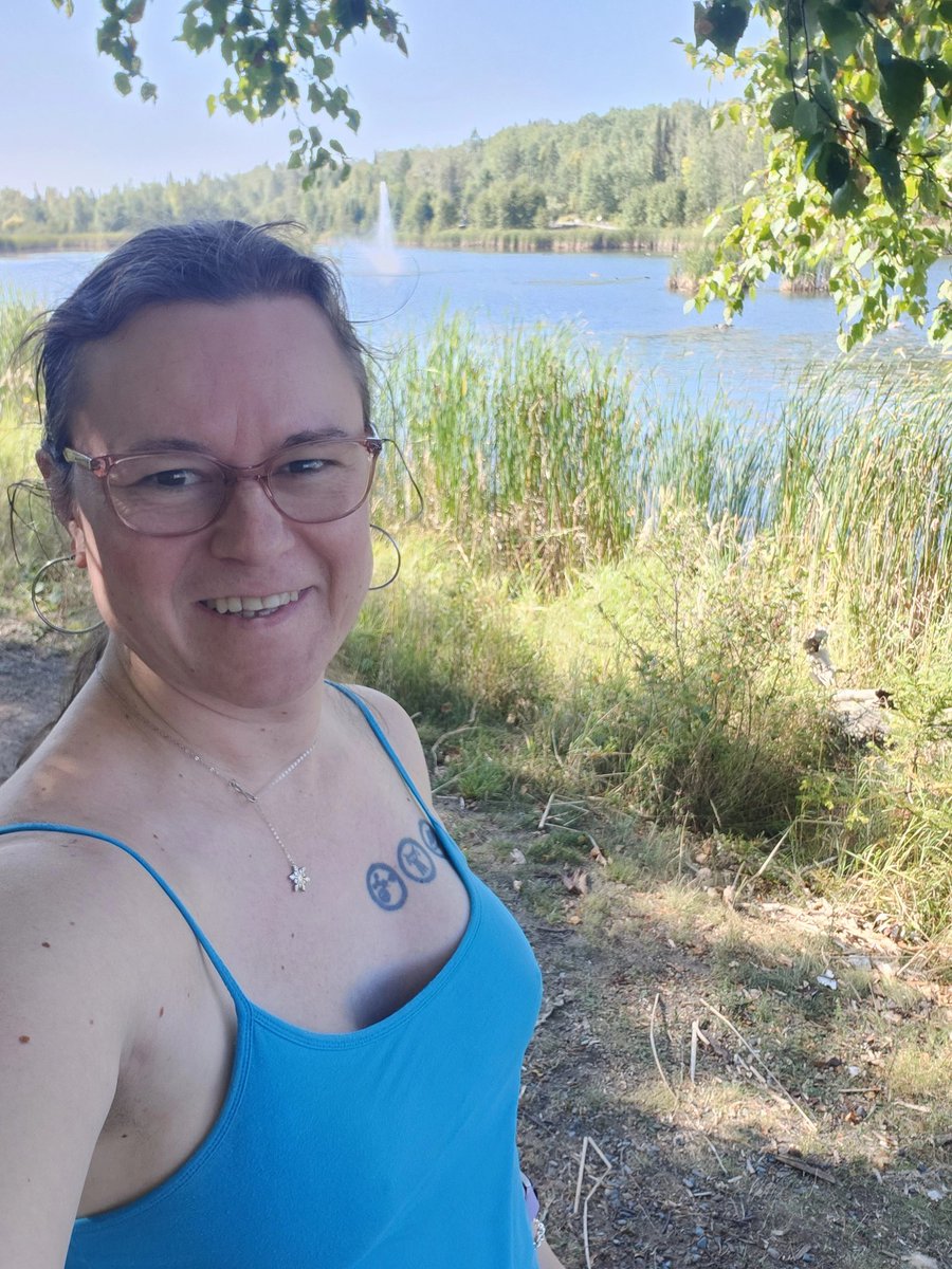 kijekijikokwe's tweet photo. Same bench I sat on last time I got a donut. Same donut too. Happy Hot Two-Spirit Tuesday wherever you are.
#Autism #SameFoods #TwoSpirit #trans #selfie #donuts https://t.co/N0hJ69p3n1