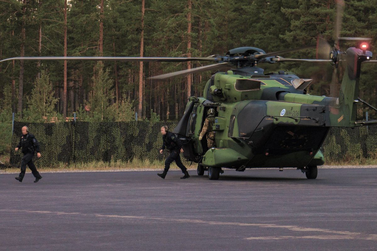 Maavoimat's tweet photo. In Reccex 23, we also practised the rapid delivery of samples from exercise locations scattered across southwestern and southern Finland to the field laboratory. Results were obtained quickly, thanks to helicopter transportation and cooperation with authorities.
#Reccex23 #CBRN https://t.co/HBmxWT31VQ