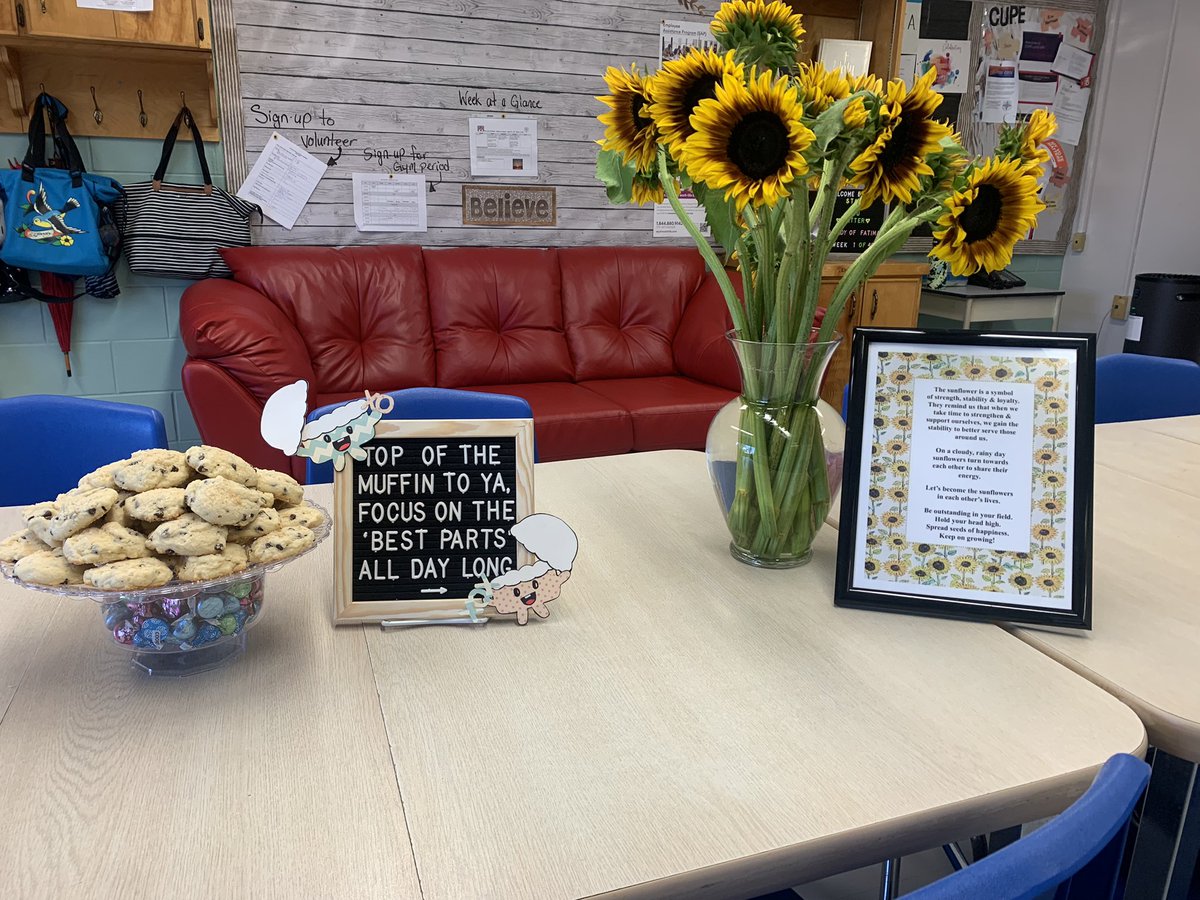 missblacksclass's tweet photo. What an inviting first morning back @alcdsb_ofat! Wishing all of @alcdsb staff, students and families a faith filled “welcome back” 🌻 🧁 ♥️ https://t.co/PoaIc1iAoE