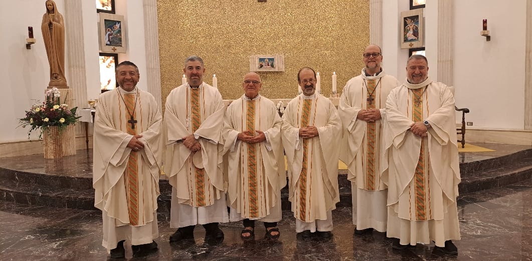 EpiscopadoArg's tweet photo. Los nuevos obispos argentinos, mons. Mario Héctor Robles, auxiliar de la arquidiocesis de #SanJuan; mons. Federico Guillermo Wechsung, auxiliar de @ArzobispadoLp; mons. Claudio Castricone, auxiliar de la diócesis de #Orán; mons. Fabián González Balsa, auxiliar de @DiocesisRGL; https://t.co/cIlNU2rLY5