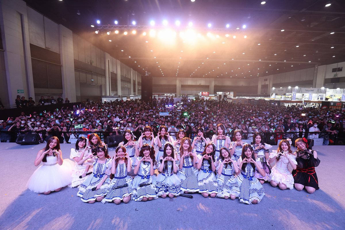 XBomberThailand's tweet photo. 【プレスリリース】BNK48 & CGM48がスペシャルステージ on「バンコク日本博2023」
#AngelCGM48 #YayeeBNK48 #WeeBNK48 #Gygee #Fond #Champoo #Patt #Pakwan #PhukkhomBNK48 #PaeyahBNK48 #nipponhakubangkok2023 #GinghamCheckTH #NanaCGM48 #NenieCGM48
https://t.co/hMb03IA22J https://t.co/EcMS4BylrA