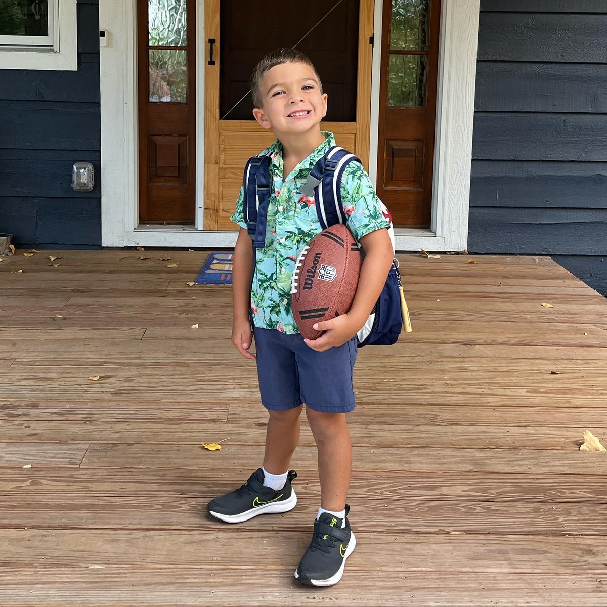 lukehellier's tweet photo. Big first day of school in Hellier household.  Wally joins the girls at Oak Hills Elementary. #194firstday https://t.co/xxXMZogQVx
