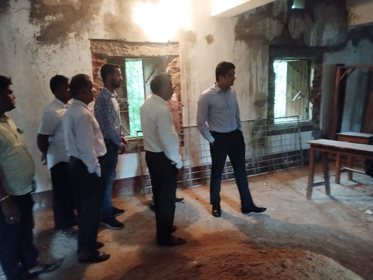 DMBaleshwar's tweet photo. #CollectorBalasore visited #Simulia block and reviewed the ongoing transformation works of #Simulia College and Hospital under 5T. #collegeTransformation #AmaHospital 
@CMO_Odisha  @MoSarkar5T  @DHE_Odisha  @HFWOdisha https://t.co/JUrkkjoOVA