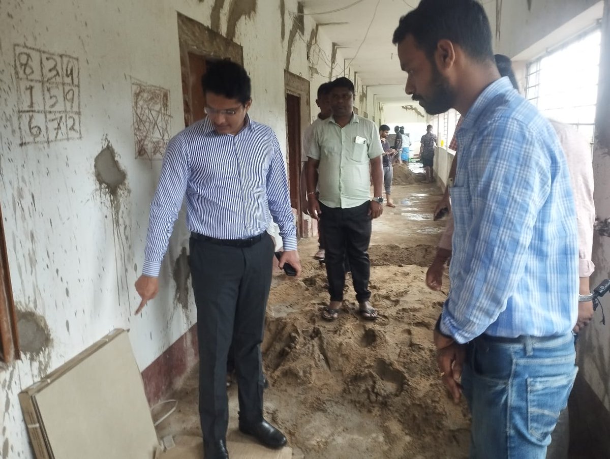 DMBaleshwar's tweet photo. #CollectorBalasore visited #Simulia block and reviewed the ongoing transformation works of #Simulia College and Hospital under 5T. #collegeTransformation #AmaHospital 
@CMO_Odisha  @MoSarkar5T  @DHE_Odisha  @HFWOdisha https://t.co/JUrkkjoOVA