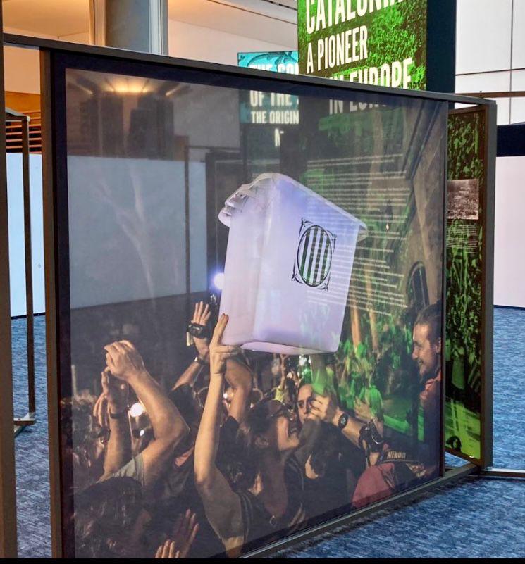 La fotgrafia que han fet retirar el Parlament Europeu de l’Exposició sobre l’historia de Catalunya que s’inaugura avui, a petició de Ciutadans. Fem que la vegi com mes gent millor.