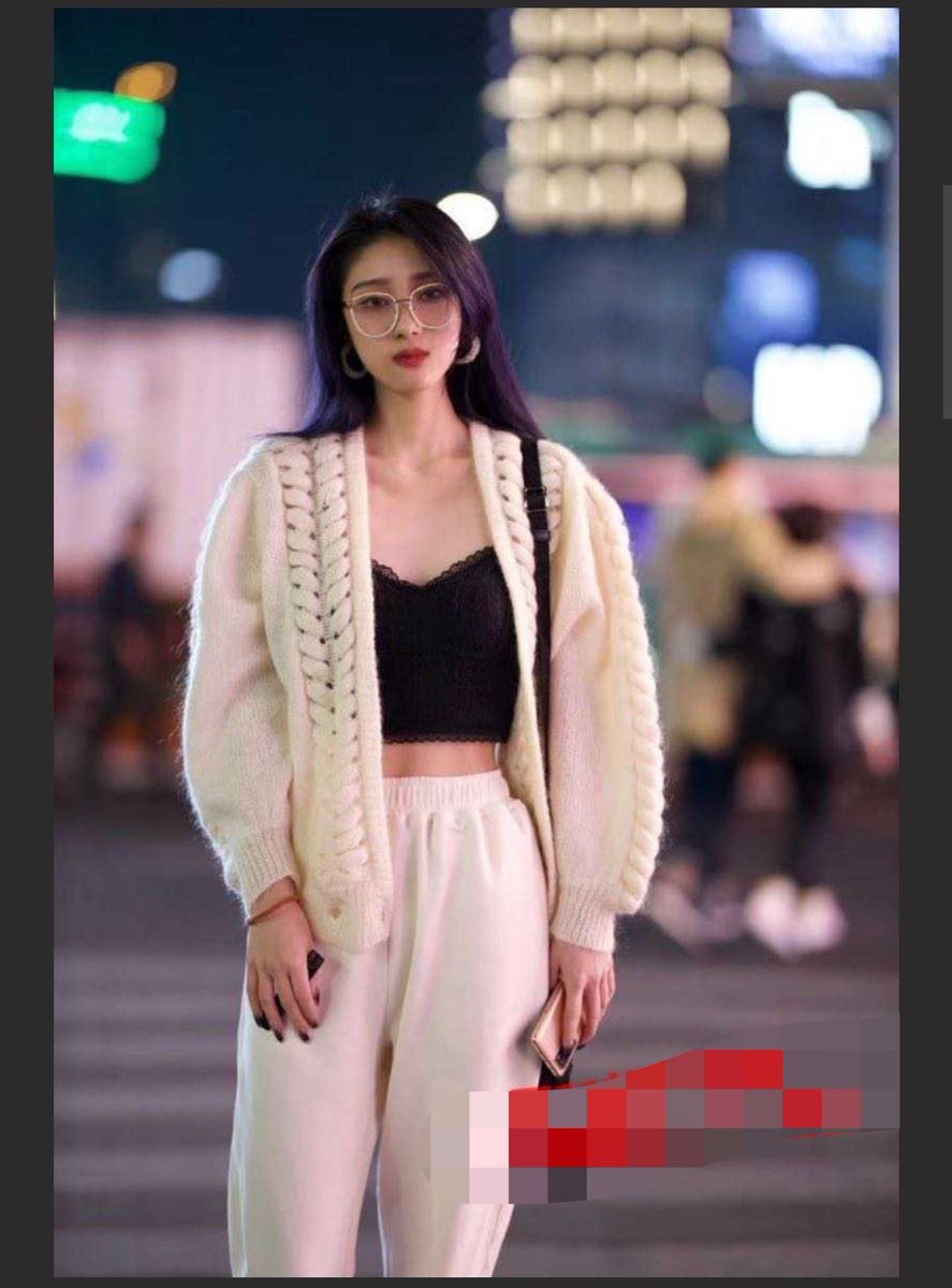 wuyaying2's tweet photo. 上海戏剧学院校花陆敏 脚踏两条船 和别人国外旅游被男友发现后曝光不雅视频 https://t.co/pSytUjMdUR